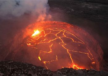 Hawaii'de yanardağ patladı