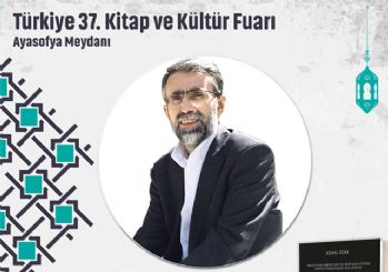 Yazarımız Kemal Özer Ayasofya'da kitaplarını imzalıyor