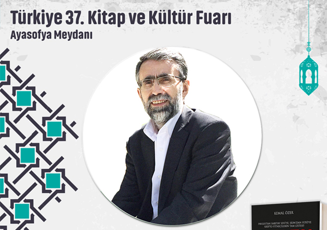 Yazarımız Kemal Özer Ayasofya'da kitaplarını imzalıyor