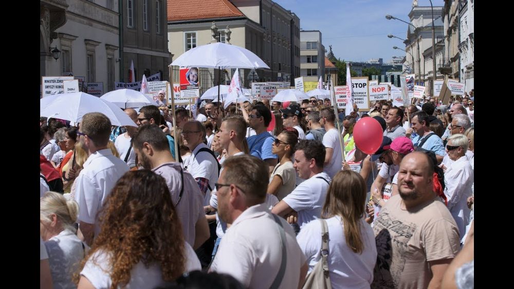 Zorunlu aşı karşıtı Polonyalılar isyan etti