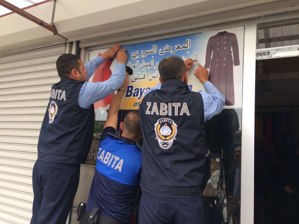 İngilizce serbest Arapça yasak