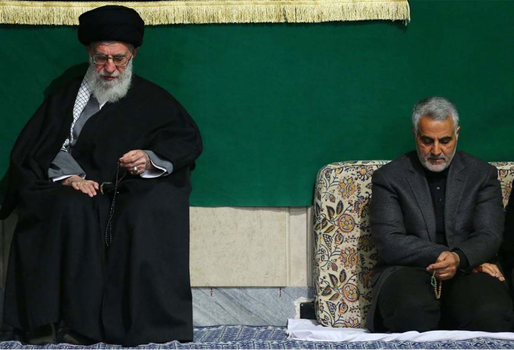 Süleymani Ruhani'yi niye öptü acaba?