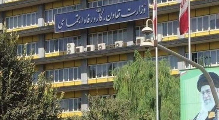 Tunus hareketinin bir benzeri mi: Tahran'da bir genç bakanlık önünde kendisini yaktı