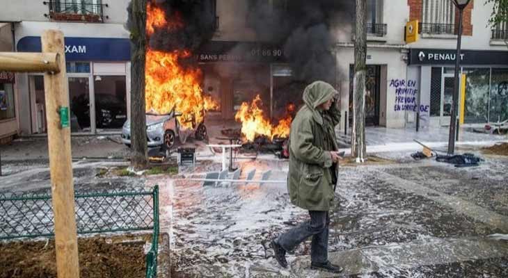 Fransa'da yağma başladı