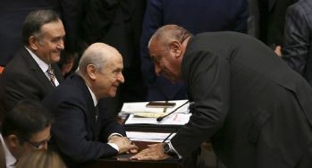 Türkeş-Bahçeli düellosu sürüyor