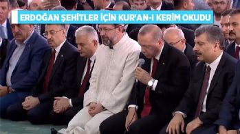 Başkan Erdoğan, Millet camiinde Kur'an tilavet ediyor
