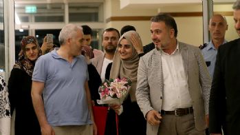 İsrail'in pranga vurduğu Ebru Özkan Türkiye’ye Döndü