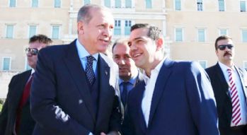 Yangınla bunalan Yunan yönetime, 2 askerin serbest kalması oksijen oldu