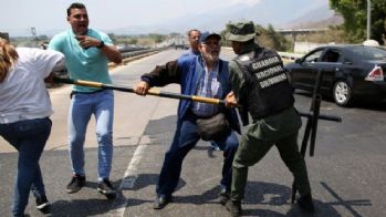 Venezuela'ya ters köşe, Brezilya sınırında sıcak saatler...